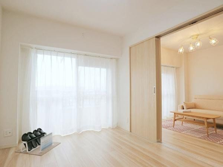 その他内観 バルコニーに面した寝室におすすめな洋室