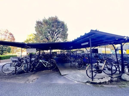 その他 屋根付きの駐輪場