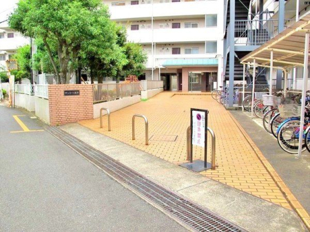 エントランス お手入れの行き届いたエントランスです