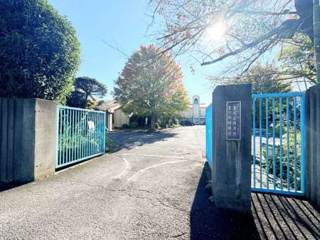 周辺環境 まりあ幼稚園 徒歩6分。【保育時間】9:00～14:00（延長18:30まで） 【定員】320人 【受入年齢】3歳児から就学未満児 450m