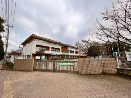 周辺環境 富士見市立ふじみ野小学校 徒歩14分。ふじみ野東1-4丁目、ふじみ野西1-3、4の一部区域 1110m