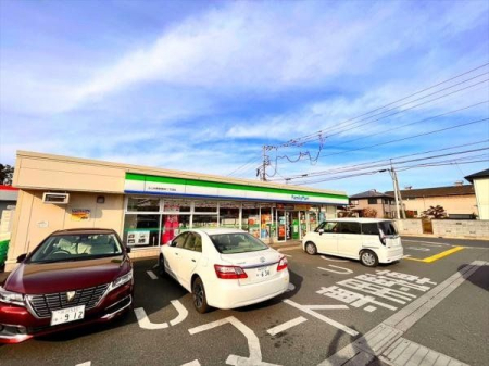 周辺環境 ファミリーマート　ふじみ野新駒林二丁目店 徒歩4分。24時間営業のコンビニエンスストア 290m