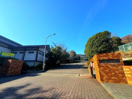 周辺環境 所沢市立上山口中学校 徒歩15分。西武狭山線下山口駅近くの広々とした敷地がある中学校でございます。周辺からの評判も良いです！ 1160m