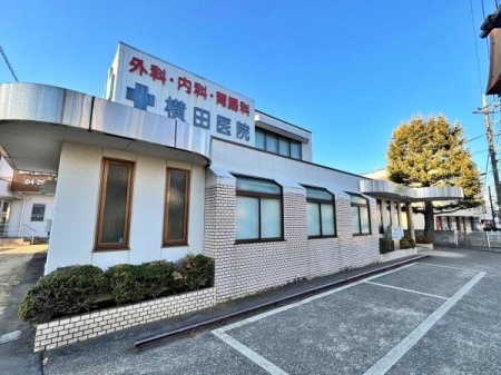 周辺環境 横田医院 徒歩13分。内科・外科。9:00～12:00 15:30～18:30 土曜17:00まで。臨時休診あり。 980m
