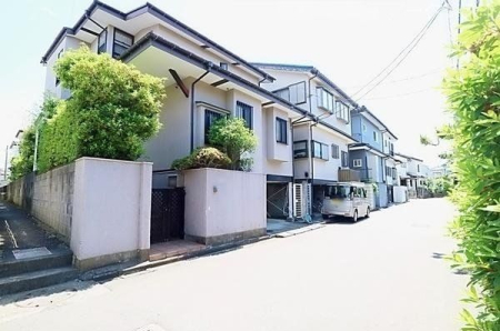 現地外観写真 北側約5ｍの幅広道路
