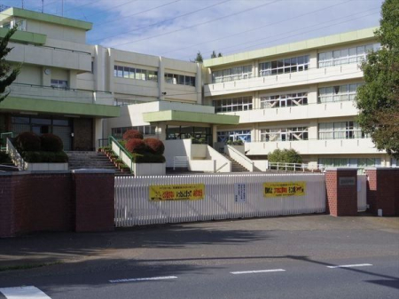 周辺環境 徒歩13分。【新久小学校】11クラス 児童数:247人 1000m
