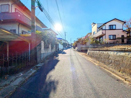 現地土地写真 南東側5メートル道路で駐車がしやすいです。