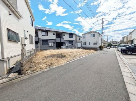 現地土地写真 車通りの少ない落ち着いた環境