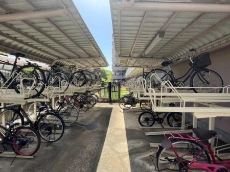 その他 屋根付き駐輪場