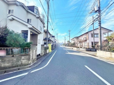 現地土地写真 開放的な角地のお住まいです