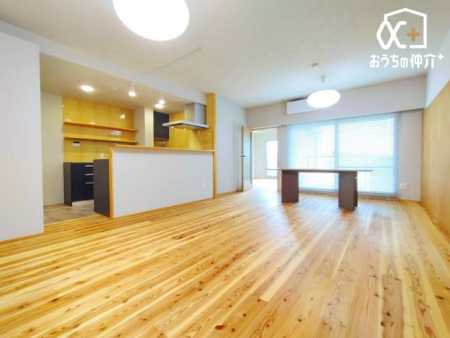エントランス 緑に囲まれたエントランスです