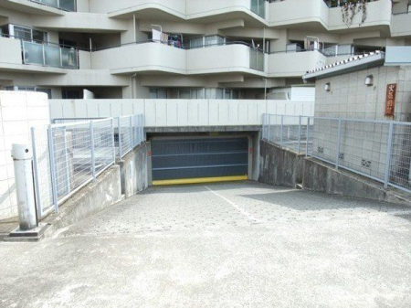 駐車場 駐車場入り口
