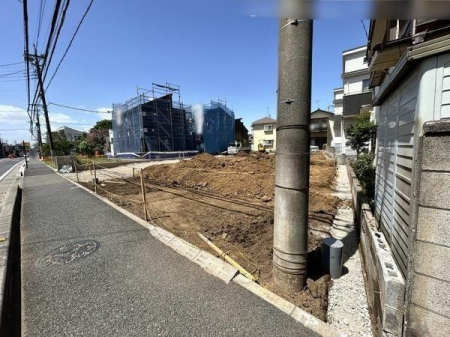 現地土地写真 整備された歩道で小さなお子様も安心です