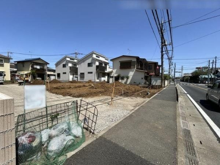 現地土地写真 南側歩道の様子です