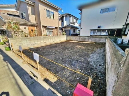 現地土地写真 穏やかな住宅地で子育て家族にもおすすめ