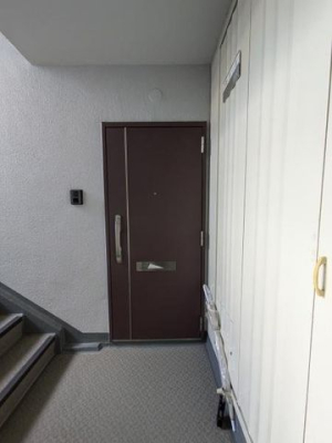 玄関 外から見た玄関の様子