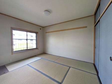 その他内観 リビング横和室の様子