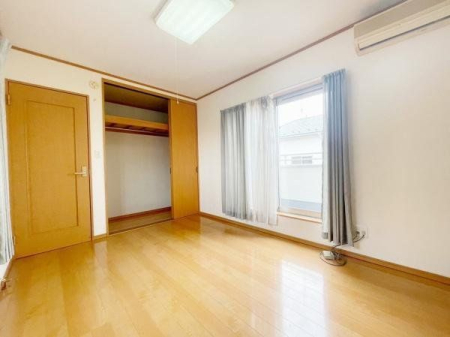 子供部屋 サブバルコニーに面した6帖の洋室