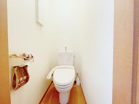 トイレ 温水洗浄便座付トイレです