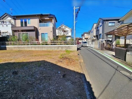 現地土地写真 穏やかな住宅地で子育て家族にもおすすめ