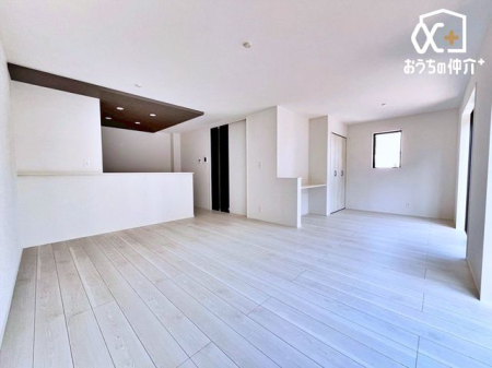 リビング LDK約19帖で広々設計、家族みんなが集まる空間にぴったり。