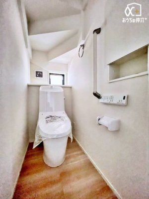 トイレ トイレは1階・2階にそれぞれあり、忙しい朝や来客時にも快適に対応できます。上下階にトイレがあることで、夜間の移動や家族の使用時間が重なる際にも便利です。