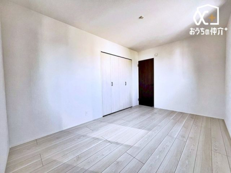 その他内観 2階は洋室が3部屋、全室収納付きで家族一人ひとりの空間を確保。