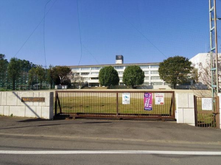 周辺環境 狭山市立入間野中学校 徒歩96分。【入間野中学校】隣に入間野小学校があり進学後も通学も安心。周辺も緑に囲まれた落ち着いた環境です。 7610m