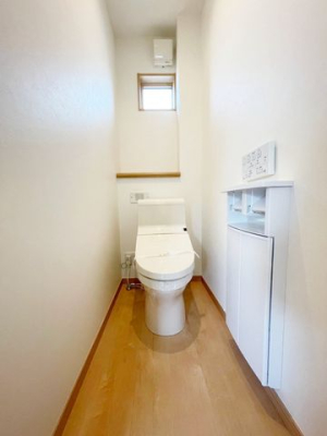 トイレ 清潔感のあるトイレです。もちろんウォシュレット機能付き