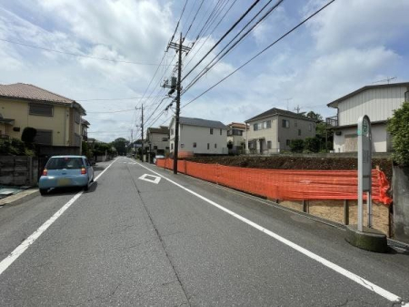 現地土地写真 敷地前にバス停あり！日当たり良好です