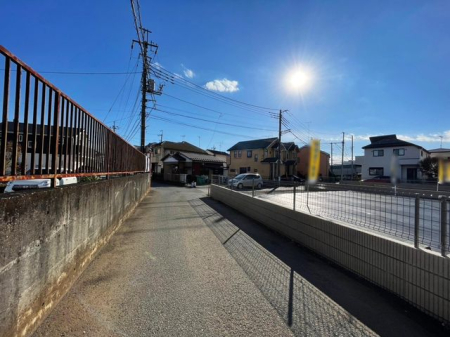 現地土地写真 車通りの少ない前面道路