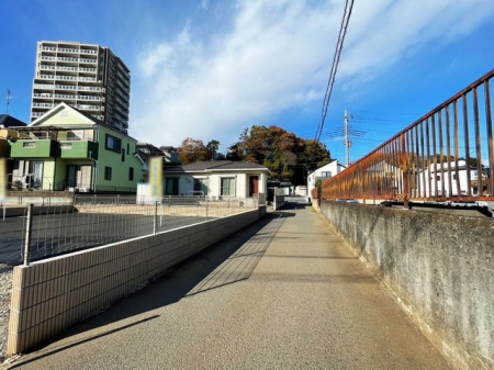 その他 閑静な住宅地は、周囲の騒音も少なく、落ち着いた雰囲気です。角地の為陽当たり通風良好です。
