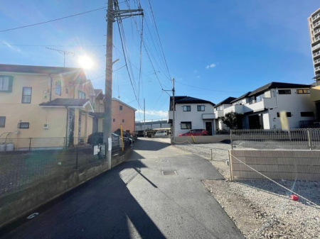 現地土地写真 閑静な住宅地は、周囲の騒音も少なく、落ち着いた雰囲気です。