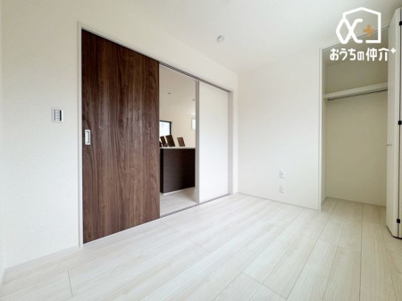 その他内観 キッチン横の4.5帖の洋室