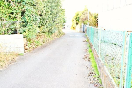 現地土地写真 車通りが少なく小さなお子様がいても安心