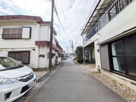 現地土地写真 車通りの少ない落ち着いた住環境です