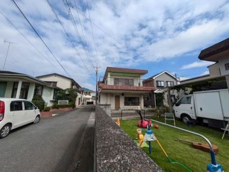 現地土地写真 車通りの少ない落ち着いた住環境です