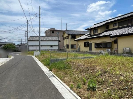 現地土地写真 落ち着いた雰囲気の閑静な住宅街
