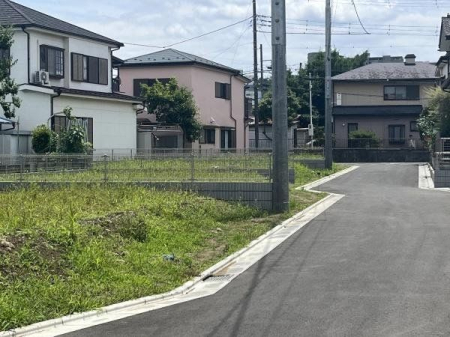 現地土地写真 陽当たりの良い閑静な住宅地のお住いです