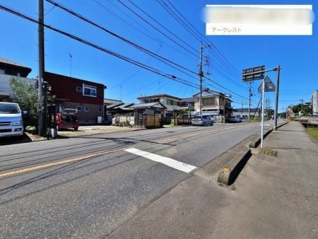 現地外観写真 前面道路の様子