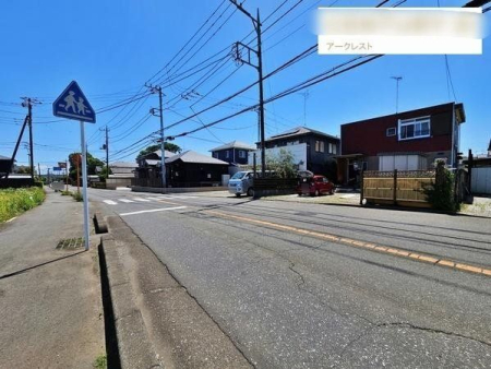現地外観写真 前面道路の様子