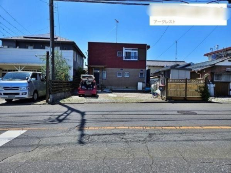 現地外観写真 前面道路の様子