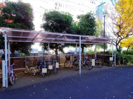 その他 屋根付き駐輪場です。