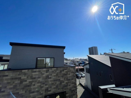 その他 バルコニーからの眺望です！天気の良い日には青空が広がります！