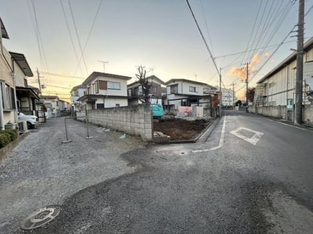 現地外観写真 北東角地の開放感あるお住い
