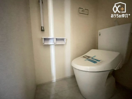 トイレ 清潔感のあるトイレです。もちろんウォシュレット機能付き