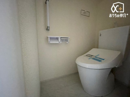 トイレ 清潔感のあるトイレです。もちろんウォシュレット機能付き