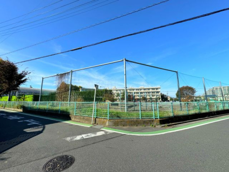 周辺環境 所沢市立若狭小学校 徒歩12分。 930m