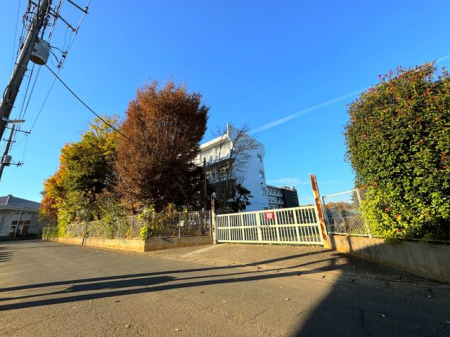 周辺環境 所沢市立狭山ケ丘中学校 徒歩29分。西武池袋線「狭山ヶ丘駅」近くの広々とした敷地がある中学校でございます。周辺からの評判も良いです！ 2270m