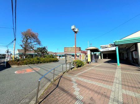 周辺環境 狭山ヶ丘駅　西口 徒歩11分。飲食店が多い利便性の高い西武池袋線の駅でございます。 830m